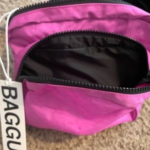 NWT- baggu fanny pack in color EXTRA PINK
